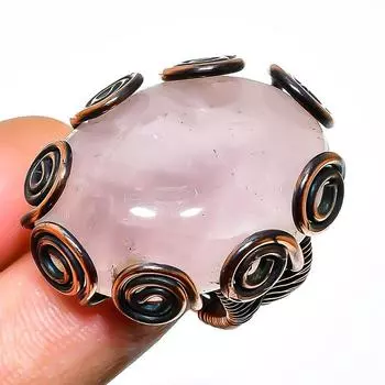 Ювелирное кольцо ручной работы с розовым кварцем и медной проволокой, размер 7,5