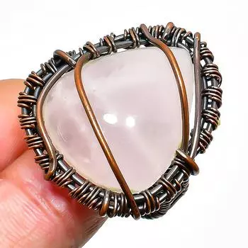 Ювелирное кольцо ручной работы с розовым кварцем и медной проволокой, размер 7,5