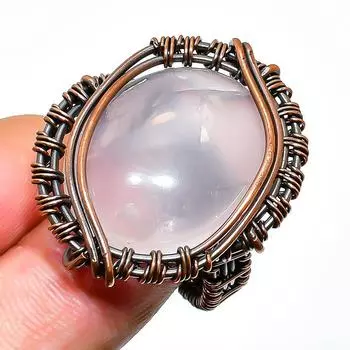 Ювелирное кольцо ручной работы с розовым кварцем и медной проволокой, размер 8