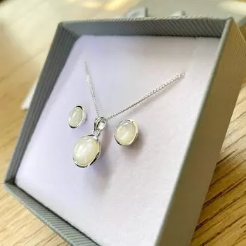 Ювелирные изделия из перламутра, серебряное колье с подвеской из перламутра, серьги-гвоздики из перламутра, подарочный набор с камнями на июнь, подарок для нее free size белый