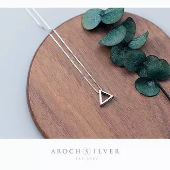Ювелирные изделия из серебра 925 пробы с треугольным ожерельем, корейская маленькая свежая геометрическая короткая ключичная цепочка для женщин, подарки на день рождения