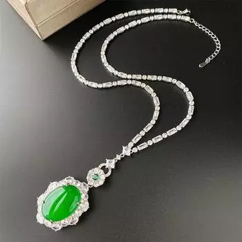 Ювелирные изделия Медное дно Позолоченный Ледяной зернистый Флуоресцентный В форме денье Гладкая поверхность Голое тело Легкая роскошь Инкрустированный Женский кулон 18 * 25