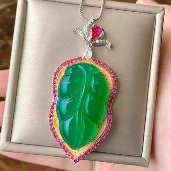 Ювелирные изделия Мода Легкие Роскошные Листья Имитация Зеленый Халцедон Белый Халцедон Листья Ожерелье Красный Корунд