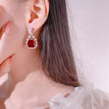 Ювелирные изделия Серьги-гвоздики с цирконием Параиба Серьги-гвоздики с изумрудом Серьги-гвоздики с рубином изумрудный