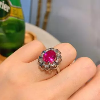 Ювелирные изделия Трехкомпонентное кольцо с рубином цвета голубиной крови, серебряные серьги-иглы с рубиновым корундом, имитация рубинового ожерелья