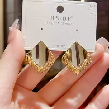 Ювелирные изделия в корейском стиле, металлические геометрические серьги-гвоздики для женщин, модные аксессуары, нежные серьги с кисточками