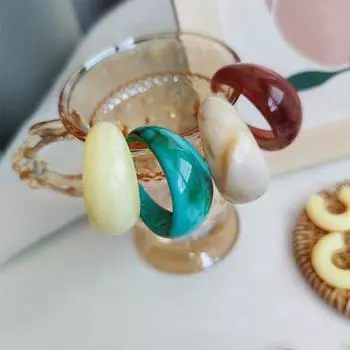 Ювелирные изделия Женские серьги-кольца из смолы Геометрические корейские прозрачные серьги-кольца из акрила Серьги в форме буквы C белый