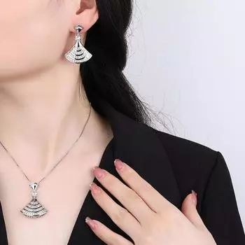 Ювелирные изделия Знаменитости Комплект украшений Юбка Веер Ключица Цепь Этнический Стиль Серьги Вечернее Платье Ожерелье