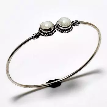 Ювелирный браслет-манжета ручной работы с жемчужным камнем 925 пробы и посеребренным покрытием