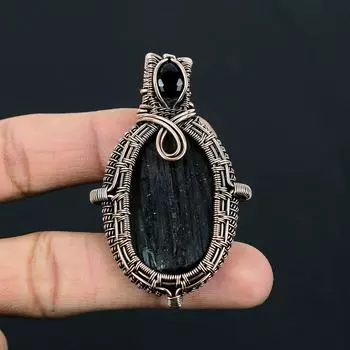 Ювелирный кулон ручной работы из чистой медной проволоки с черным турмалином и черной шпинелью 2.56 Inches чёрный