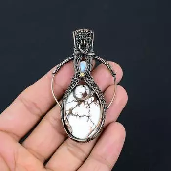 Ювелирный кулон ручной работы из чистой медной проволоки с дикой лошадью и лунным камнем для любви 3.07 Inches белый