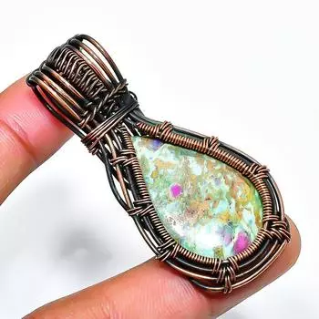 Ювелирный кулон ручной работы из медной проволоки с рубином и фукситом длиной 2,36 дюйма 2.36 зелёный