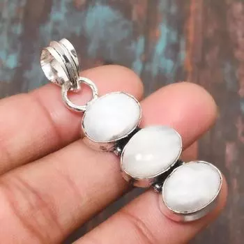 Ювелирный кулон ручной работы из стерлингового серебра 925 пробы с радужным лунным камнем для подарка на Хэллоуин 2.17 inches белый