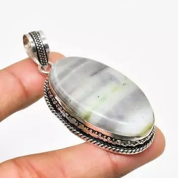 Ювелирный кулон ручной работы с покрытием из серебра 925 пробы и швейцарского зеленого опала диаметром 2,27 дюйма. 2.27 зелёный