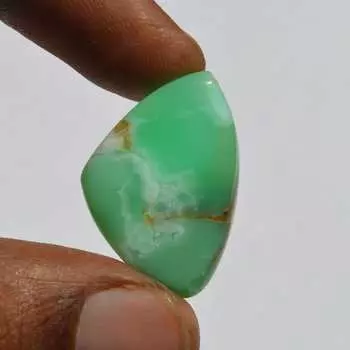 Кабошон из натурального хризопраза - россыпью полудрагоценный камень 21 карат треугольной формы 28x19 мм, Jewelry Craft Supply 28x19 mm зелёный