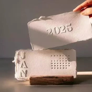 Календарь Letterpress 2025 года, мини-белый текстурированный настольный календарь с деревянной основой, 12-месячный планировщик для домашнего офиса Sets