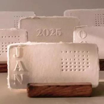 Календарь Letterpress 2025 года, мини-белый текстурированный настольный календарь с деревянной основой, 12-месячный планировщик для домашнего офиса Sets