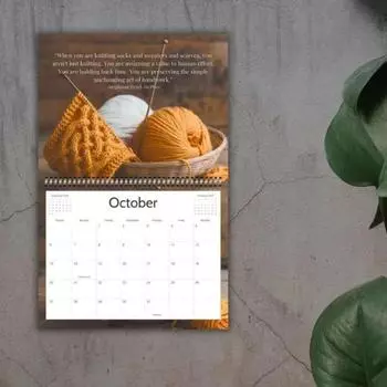 Календарь по вязанию на 2025 год. Ежемесячный планировщик с вдохновляющими цитатами любителей пряжи. Тематический настенный календарь по вязанию для любителей рукоделия. Декор для офиса и дома. 1pc