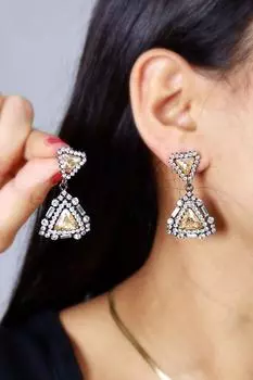Каменные треугольные серьги для вечернего платья