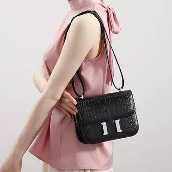 Kangkang bag H buckle crocodile pattern flight attendant bag women s new high-end shoulder messenger bag box bag tofu bag factory 19-5-15cm чёрный