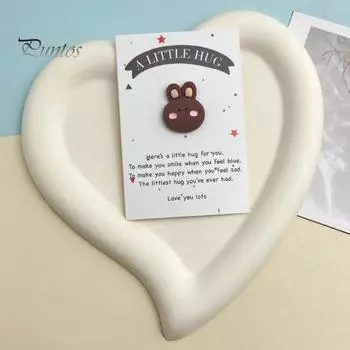 Карманная открытка с кроликом-объятием. Маленький карманный орнамент с кроликом и позитивной картой. Карманный жетон с объятиями. Вдохновляющая открытка с кроликом для друзей семьи и сотрудников. бежевый