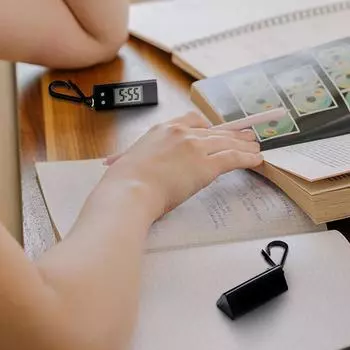 Карманные цифровые часы с брелком для ключей. Удобные электронные часы для путешественников и студентов. Надежный инструмент для измерения времени. синий