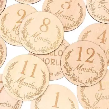 Карточки ручной работы из дерева с указанием вех развития ребенка. Карточка для записи ежемесячного роста новорожденного.