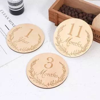 Карточки ручной работы из дерева с указанием вех развития ребенка. Карточка для записи ежемесячного роста новорожденного.