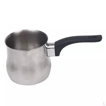 Кастрюля, маленький молочник для кофе,