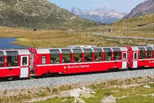 KATO N Gauge Rhaetian Railway Bernina Express New Logo Базовый набор из 3 вагонов Модель пассажирского вагона 10-1655