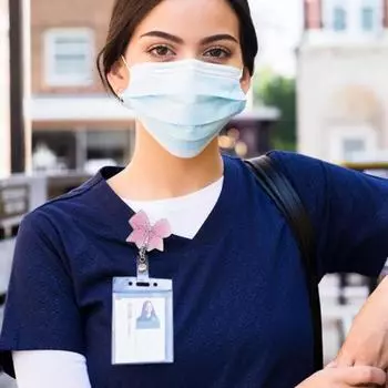 Катушка-бейдж для удостоверения личности, вращающийся на 360 градусов зажим, сверкающий нескользящий выдвижной держатель для бейджа, зажим для врача, медсестры, медицинского персонала, офиса красный