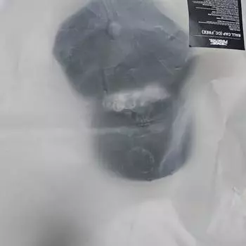 Кепка-шапка Le Seraphim Peaches Collaboration Pop Up