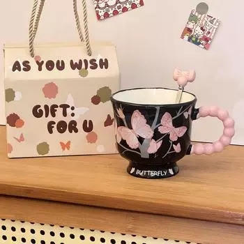 Керамическая кружка с бабочкой и бантом-ложкой для влюбленных, сестер, учителей, значимых подарков. Посуда для питья 301-400ml