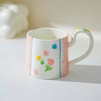 Керамическая кружка с цветком, бытовая, высокая, красивая, женщины держат чашку, чашка для завтрака, чашка для молока с сердечком для девочек, чашка для воды, подглазурная роспись 301-400ml