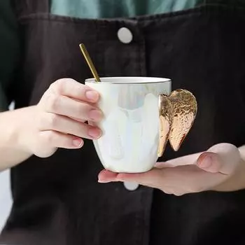 Керамическая кружка с ручкой в виде золотых крыльев ангела – элегантная фарфоровая чашка для кофе и молока объемом 300 мл для дома и офиса