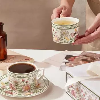 Керамическая кружка в стиле ретро во французском стиле с цветочным узором. Изысканная кофейная чашка с блюдцем. Романтический подарок. Чашка для чая с камелией.