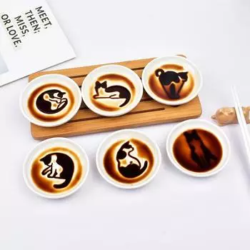 Керамическая миска для соевого соуса с рельефным рисунком в виде японского кота, симпатичная миска для приправы в виде кота, маленькая керамическая тарелка для соевого соуса