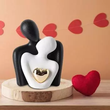 Керамическая статуэтка «Пара обнимается», мини-скульптура для обнимающейся пары, романтическая статуэтка для влюбленных, домашняя S чёрный/белый