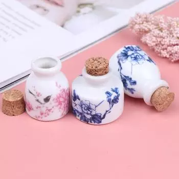 Маленькая керамическая бутылочка 1