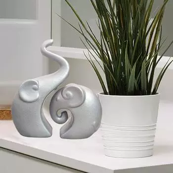 Керамические фигурки пары слонов приглушенного металлического матового серебристого цвета для домашнего декора | Впервые выпущено в Индии - (Набор из 2 шт., серебристый)