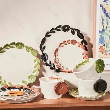 Керамические тарелки с ретро-рельефом. Бытовая посуда для послеобеденного чая, десертов. Креативные офисные кофейные чашки. Наборы тарелок. Изысканная столовая посуда.