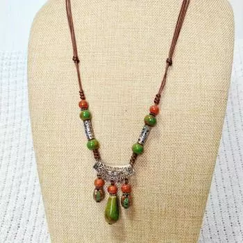 Керамическое ожерелье в стиле бохо-трибал - ювелирные изделия ручной работы из обожженных при высокой температуре бусин, натуральный камень зелёный