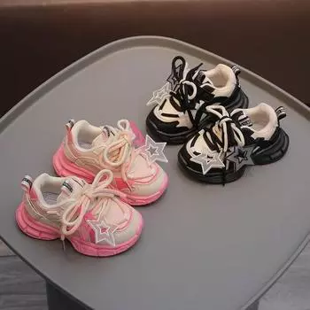 Детские кроссовки 2024 года, новые повседневные спортивные туфли для девочек с полой звездой для мальчиков, мягкая подошва, модные кроссовки, износостойкие, грязезащитные 21 чёрный
