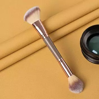 Кисть для макияжа Hourglass Veil Powder — двусторонняя кисть для пудрового хайлайтера