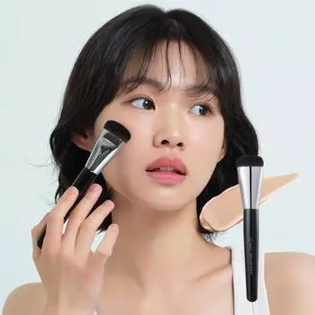 Кисть для нанесения тональной основы Studio 17 Glide 411