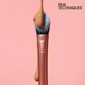 Кисть для осветляющего консилера Real Techniques