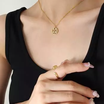 Китайский этнический стиль ниша китайский иероглиф Си иероглиф полое ожерелье с подвеской, титановая сталь позолоченный дизайн бренда Shuangxi ключичная цепочка