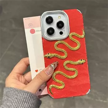 Китайский красный 3D золотой змеиный креативный шелковый чехол на ощупь для iPhone 13 16 Pro Max 14 Pro 15 китайский стиль новогодний чехол iPhone 16 Pro Max чёрный