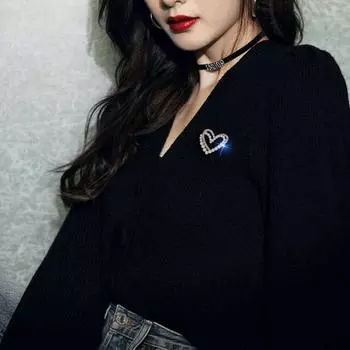 Классическая брошь в виде сердца, модная одежда, платье, брошь в виде сердца, шарф, брошь