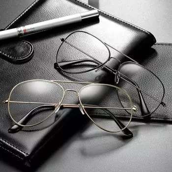 Классическая оправа для очков, модная индивидуальная металлическая оправа с плоским зеркалом для мужчин и женщин, простые и сверхлегкие деловые очки в черной оправе. чёрный